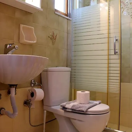 Stavros בית הארחה