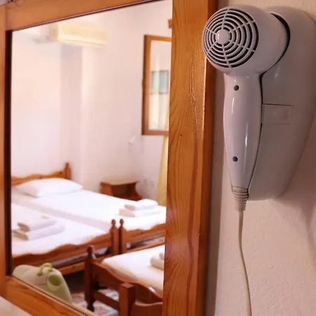 Stavros בית הארחה