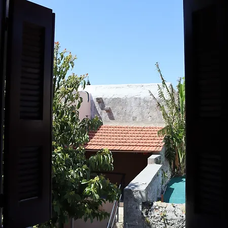 בית הארחה Stavros 3*